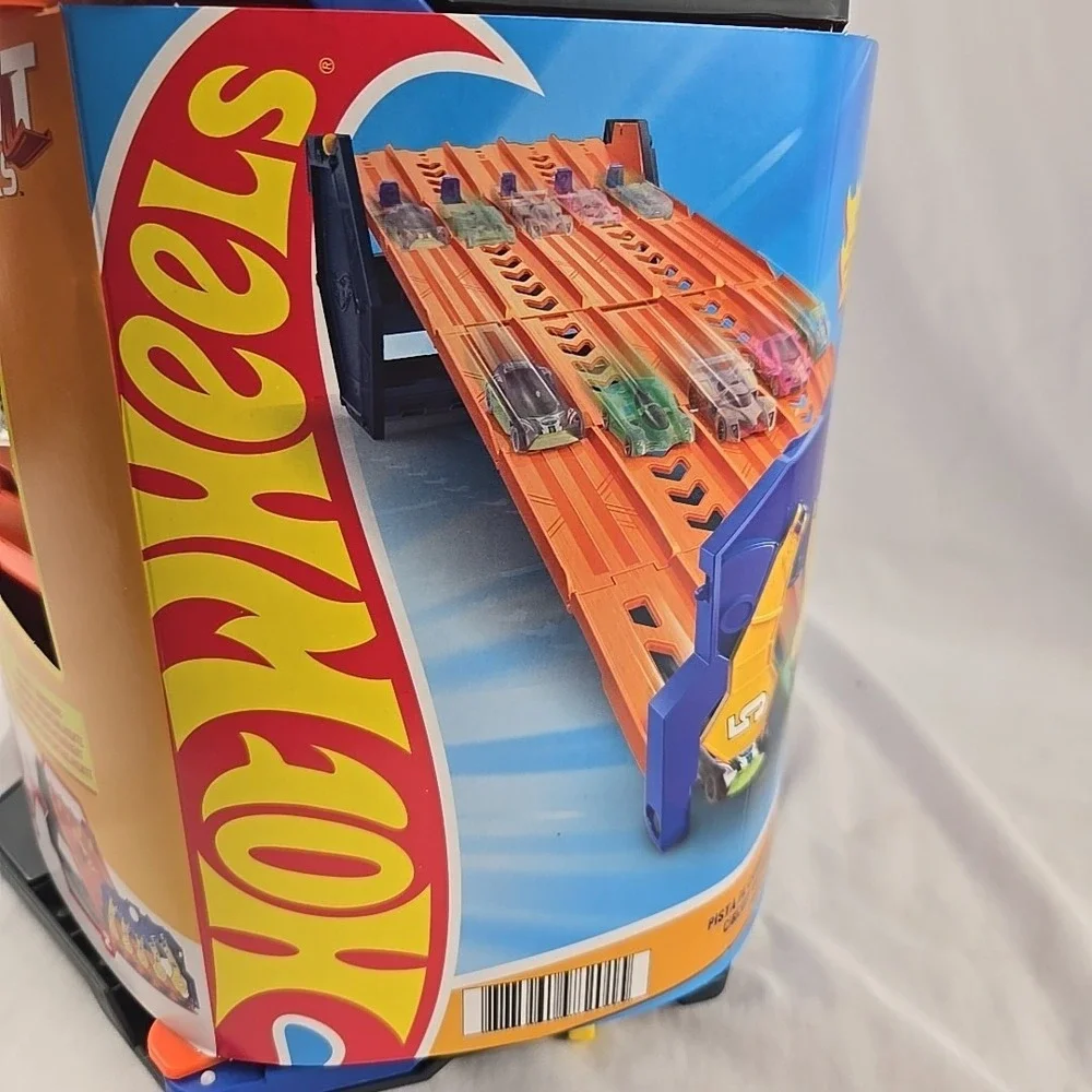 Hot Wheels Roll Out Raceway Track Set, Storage Bucket‎ Unrolls into 5-Lane Race